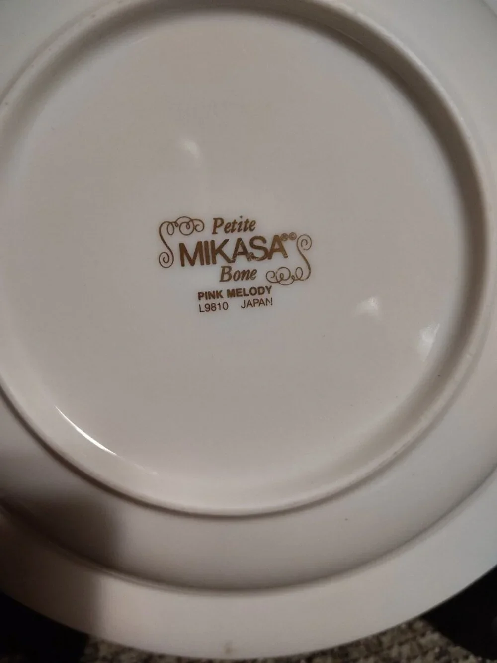 Mikasa Petite Pink Melody L9810 Bone China Round Vegetable Serving Bowl 10 1/4